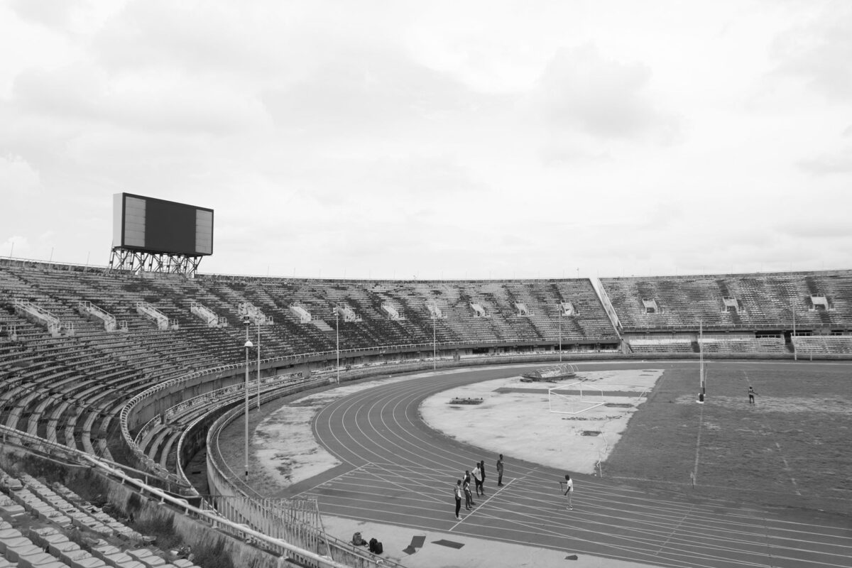 plan tribunes stade capacité loges travaux